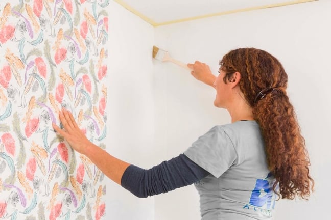 How To Put Up Wallpaper